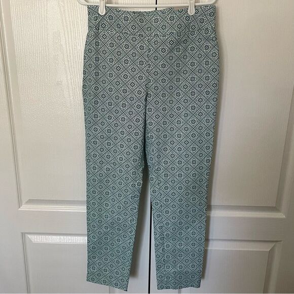 Chico’s Green & White Medallion So Slimming Brigitte Slim Leg Ankle Pants Sz 6R - Picture 1 of 11